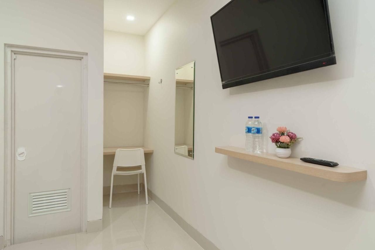 Reddoorz Plus Near Eka Hospital Bsd 5 Dadap Exterior photo